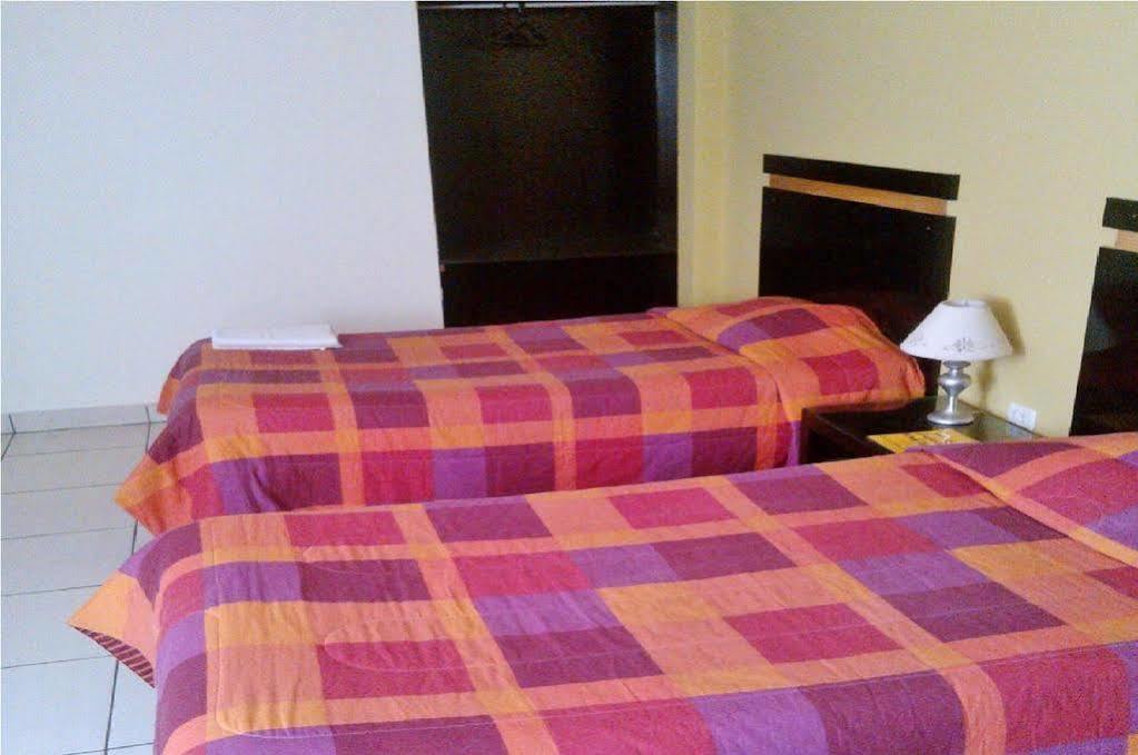 Hostal Los Balcones Nazca Bagian luar foto